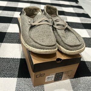 Hey Dudes, women’s size 9